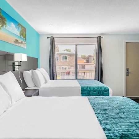 Howard Johnson By Wyndham Gananoque Exterior photo