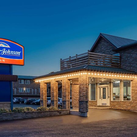 Howard Johnson By Wyndham Gananoque Exterior photo