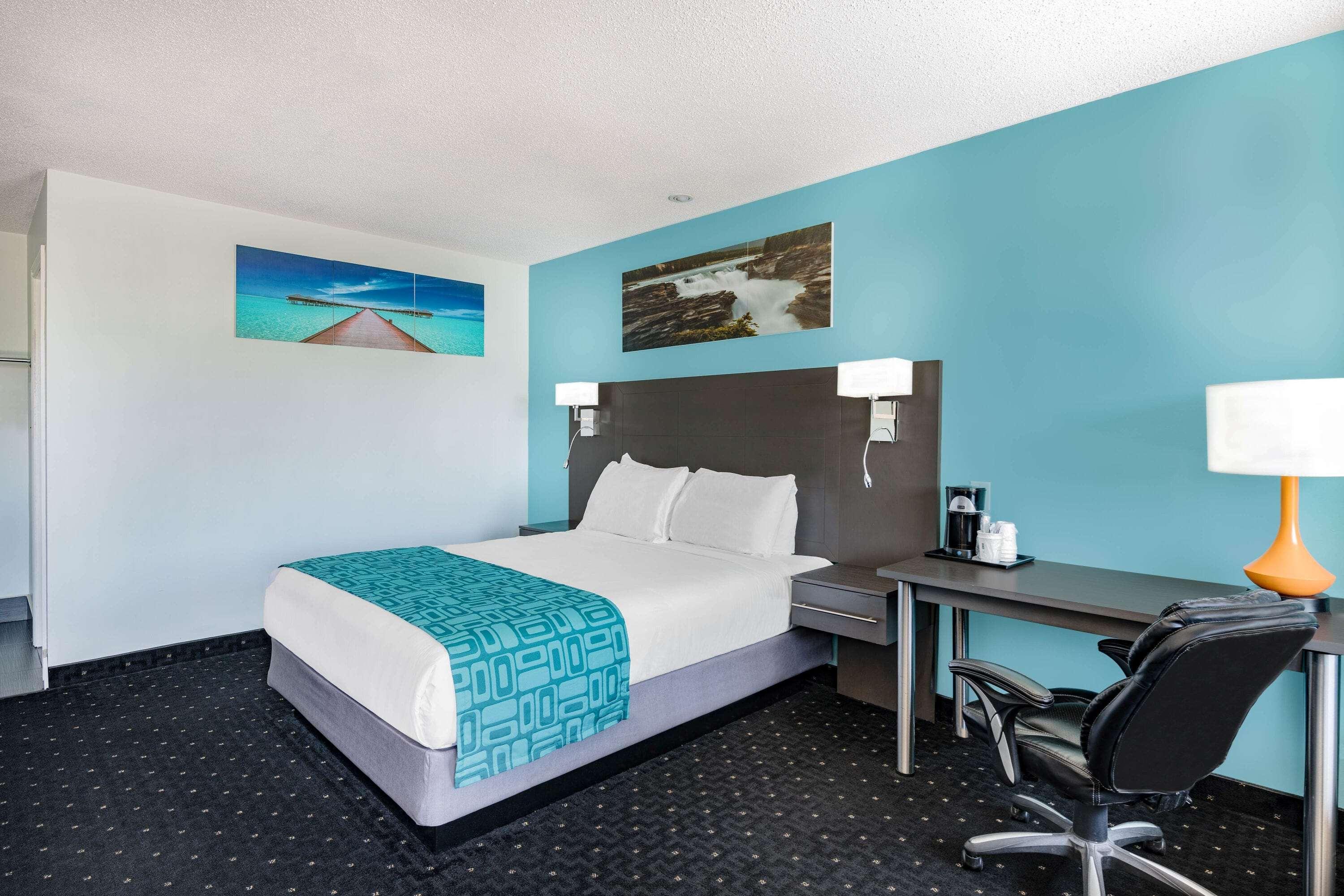 Howard Johnson By Wyndham Gananoque Exterior photo