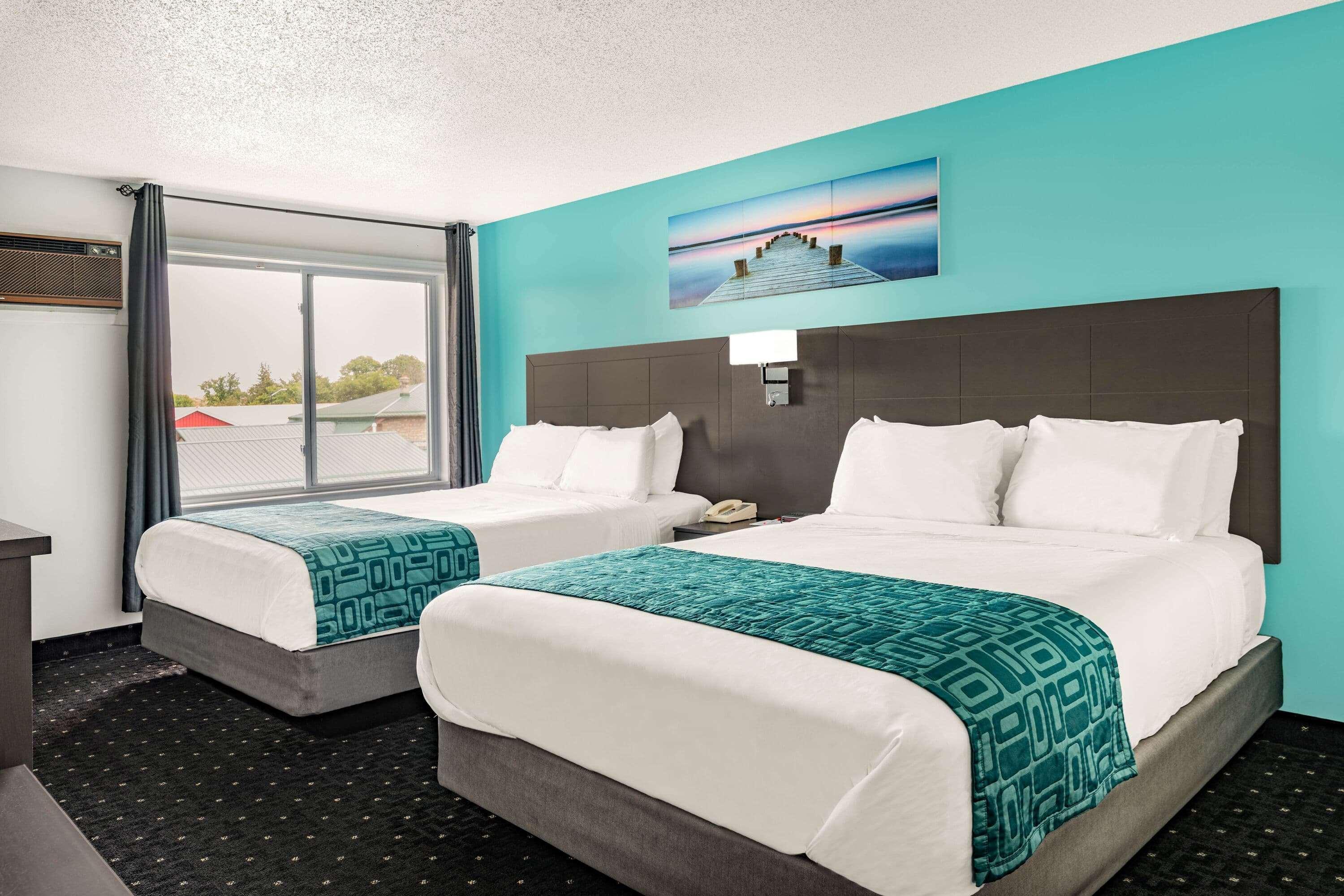 Howard Johnson By Wyndham Gananoque Exterior photo