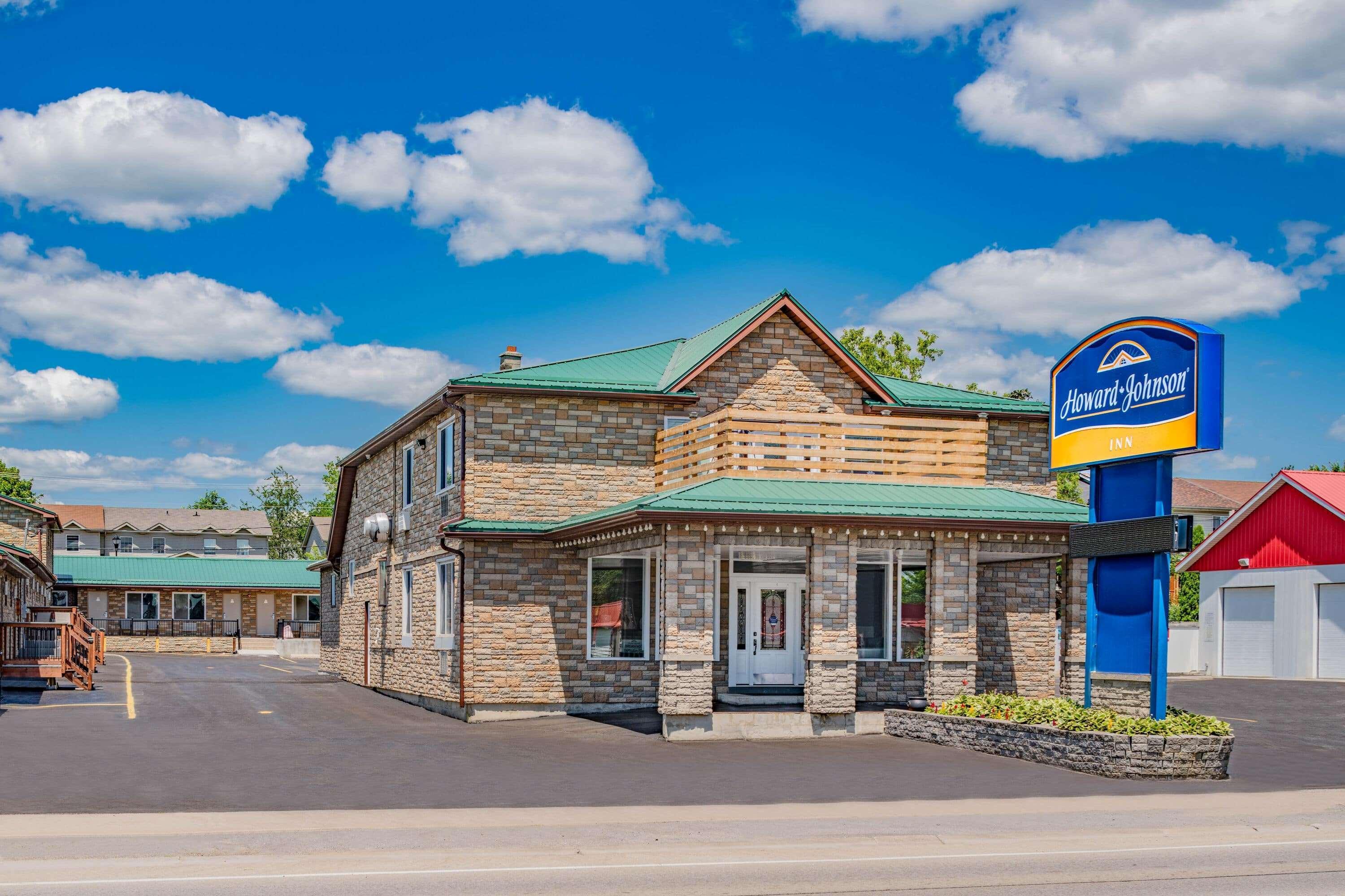 Howard Johnson By Wyndham Gananoque Exterior photo