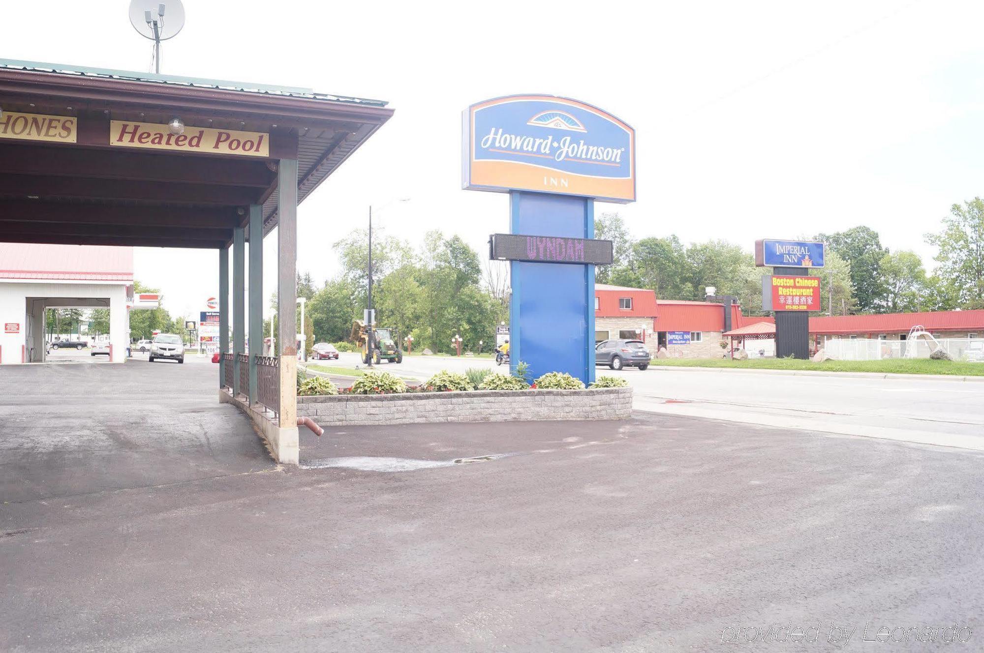 Howard Johnson By Wyndham Gananoque Exterior photo